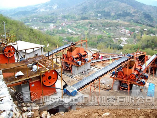 金礦石破碎現(xiàn)場(chǎng)