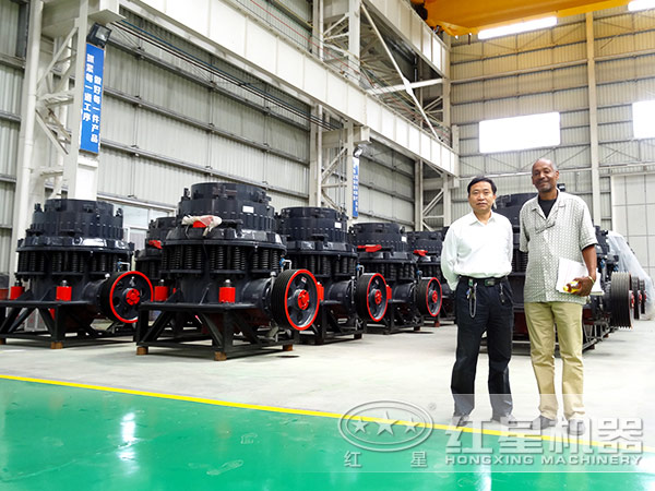 時(shí)產(chǎn)300噸液壓圓錐破碎機(jī)性?xún)r(jià)比高