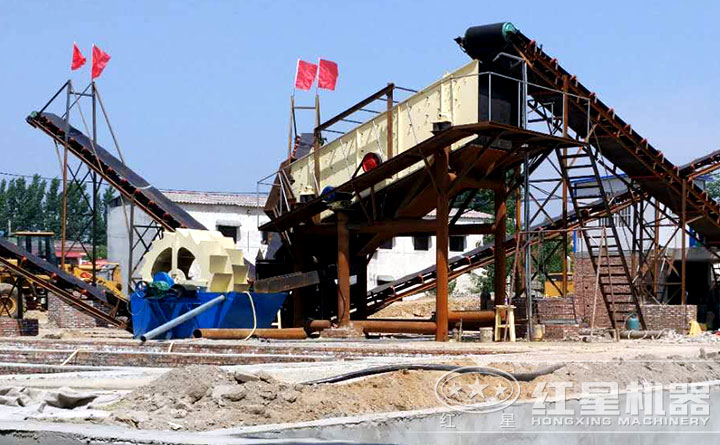 洗砂機(jī)作業(yè)現(xiàn)場(chǎng) 洗砂機(jī)作業(yè)現(xiàn)場(chǎng)