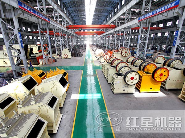 紅星花崗巖小型碎石機(jī)生產(chǎn)車(chē)間