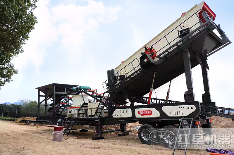 移動石料制砂機(jī)現(xiàn)場