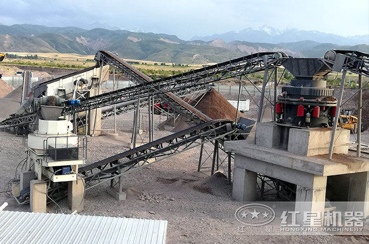 小型制砂機(jī)作業(yè)現(xiàn)場(chǎng)