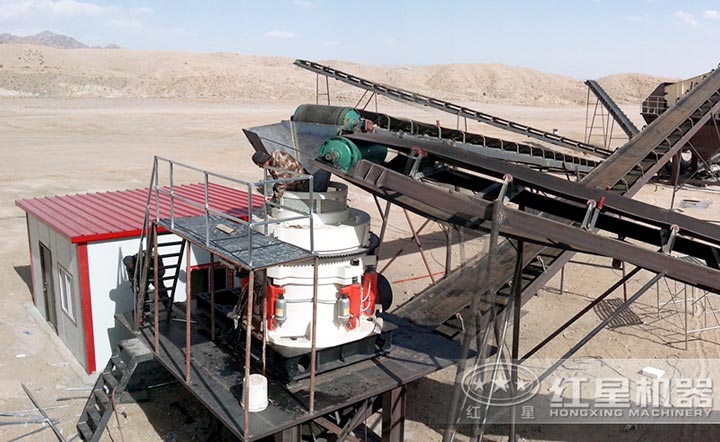 圓錐式粉碎機(jī)安裝現(xiàn)場