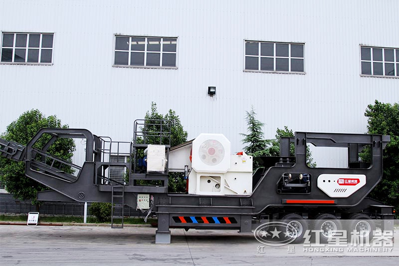 移動顎式粉碎機(jī)設(shè)備實(shí)拍