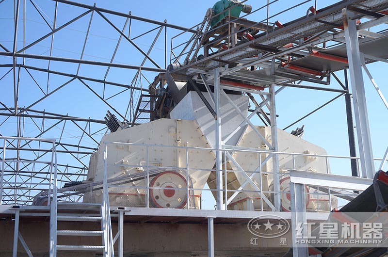 多臺設備生產(chǎn)現(xiàn)場