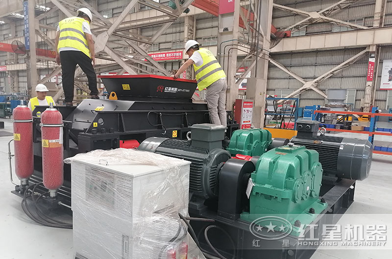 客戶來廠考察對輥制砂機設備 客戶來廠考察對輥制砂機設備